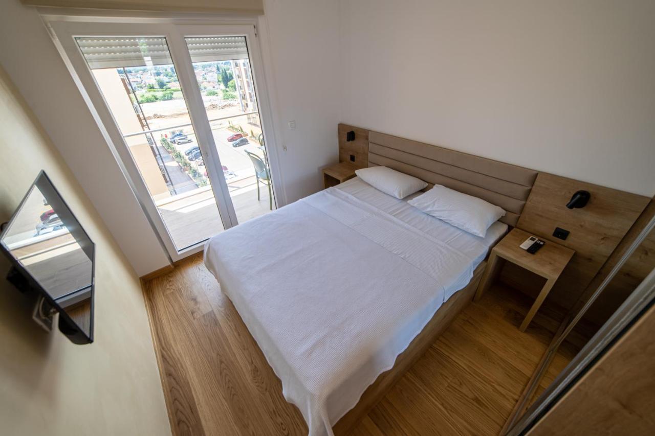Apart Kraft Podgorica Eksteriør billede